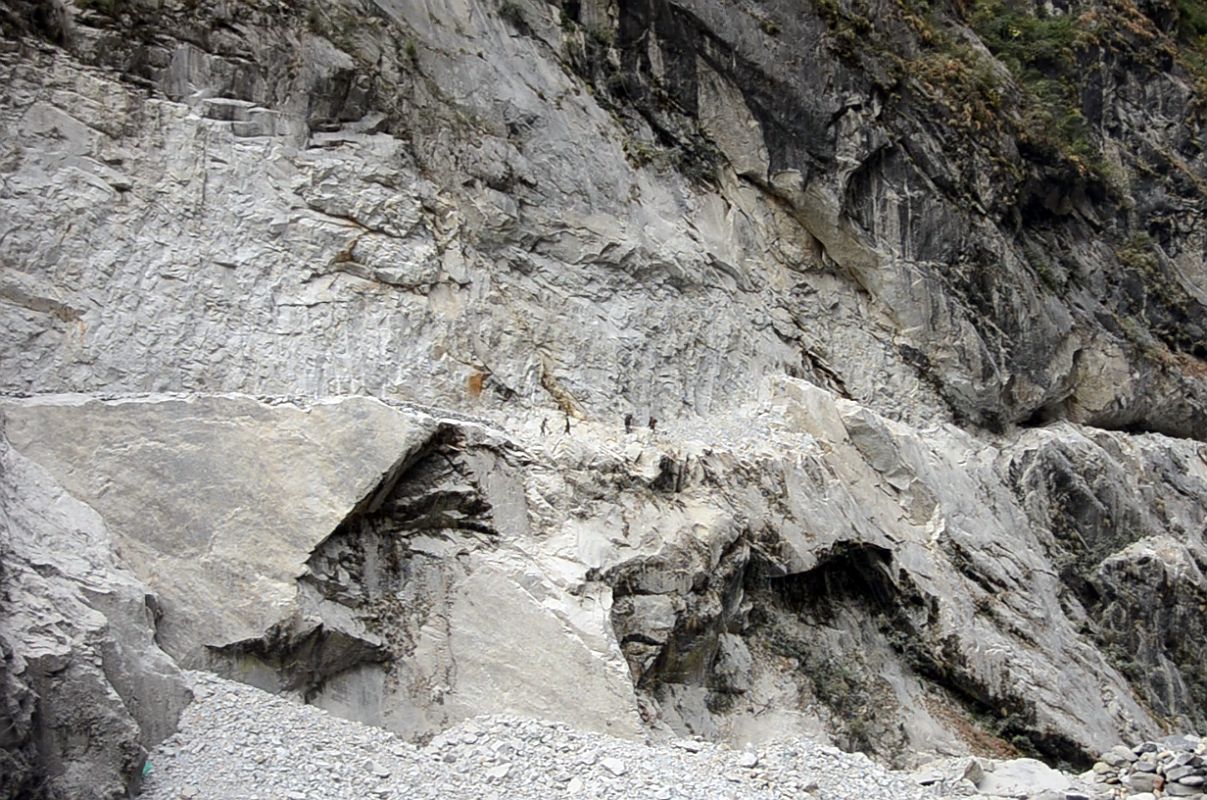 06 Construction Continues On The Road To Manang Near Tal Village On The Annapurna Circuit 